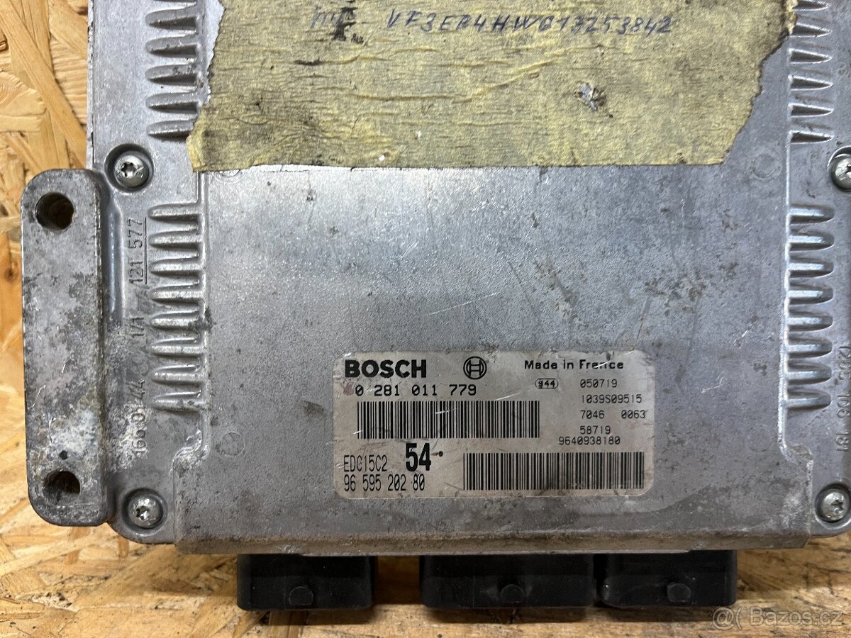 ŘÍDICÍ JEDNOTKA MOTORU PEUGEOT 0281011779 - 3