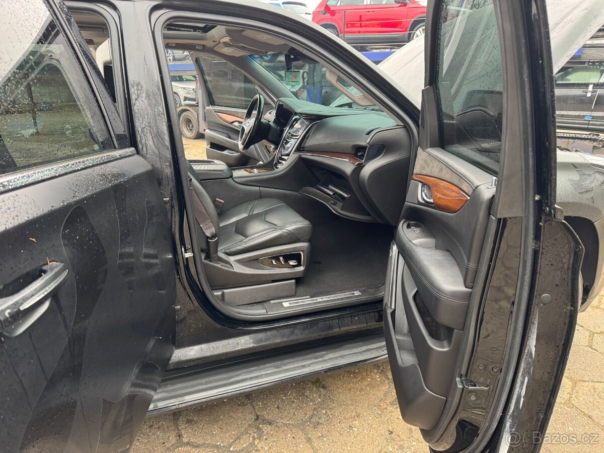 Cadillac Escalade - 3