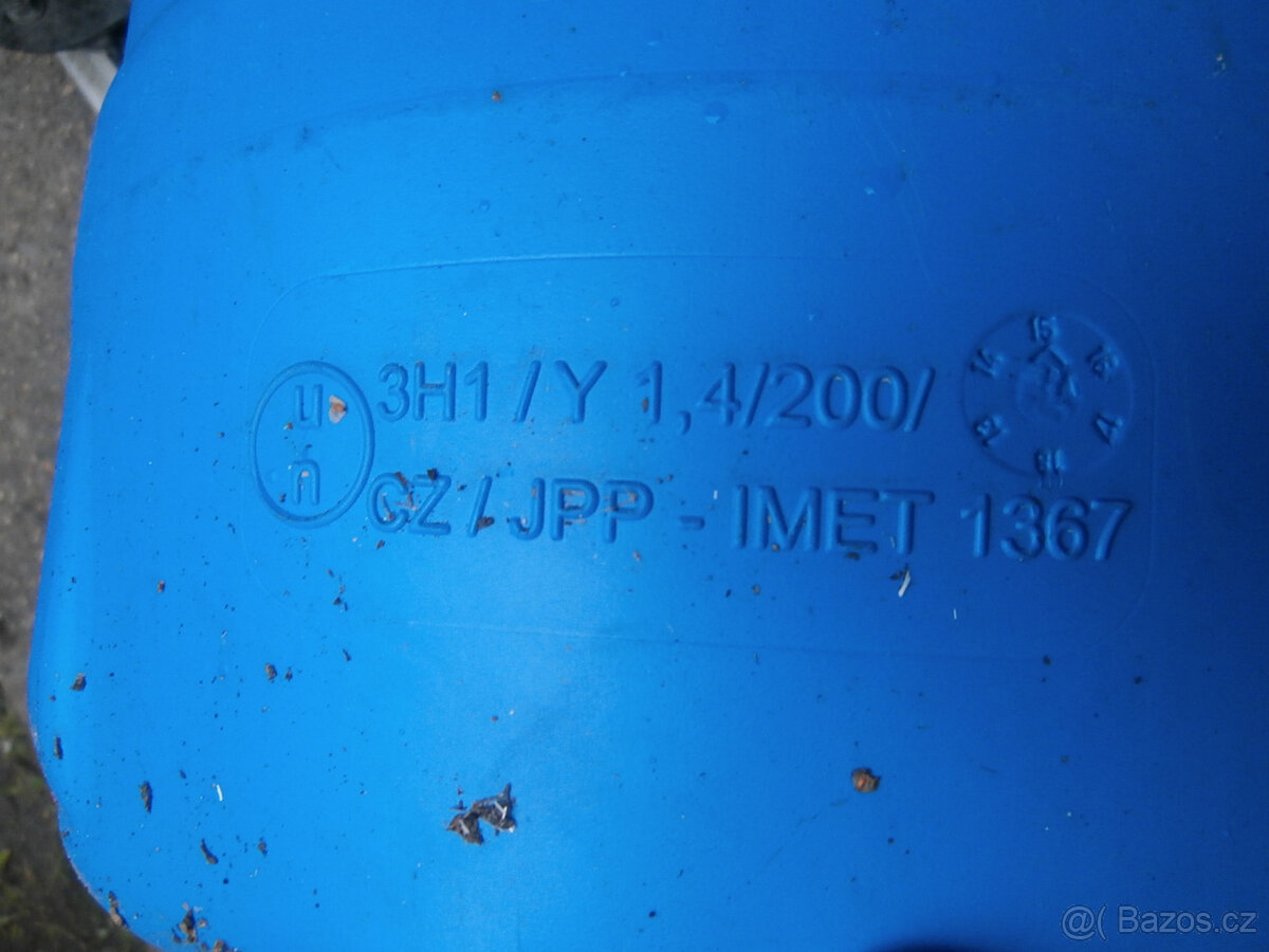 Kanystry plastové na naftu i jiné za 80 kč - 3