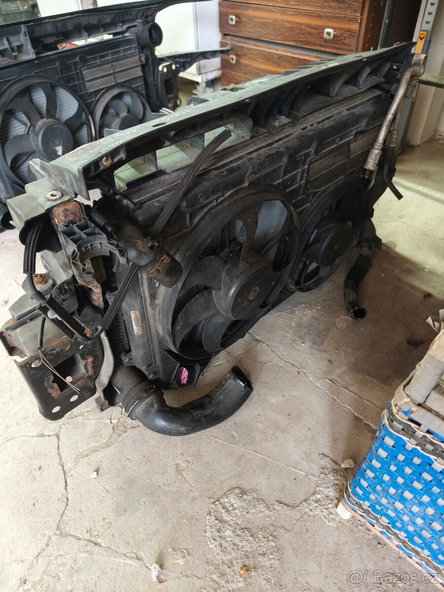 VW Tiguán 07-15 zadní světla, kardan, chladičovka, zrcátka. - 3