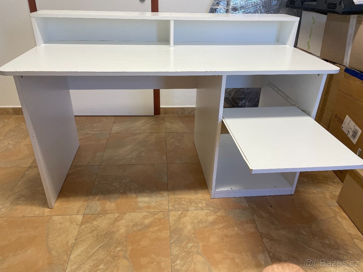 Pracovní stůl - 3
