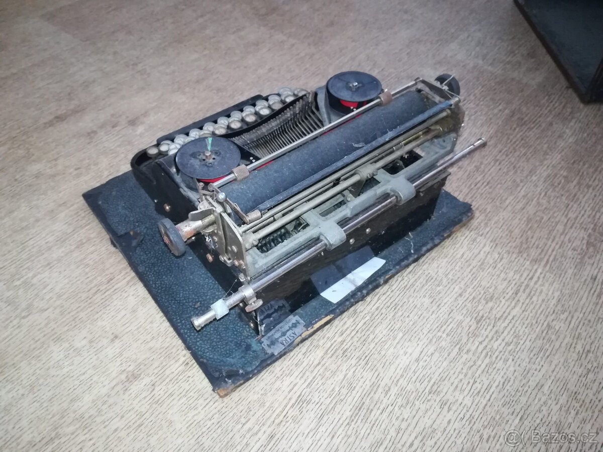 Diplomat psací stroj 1946 - 3