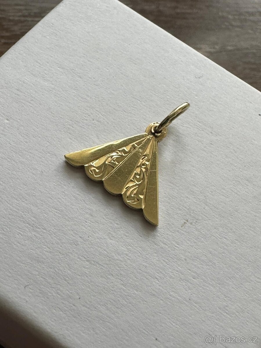 Zlatý přívěsek - 3