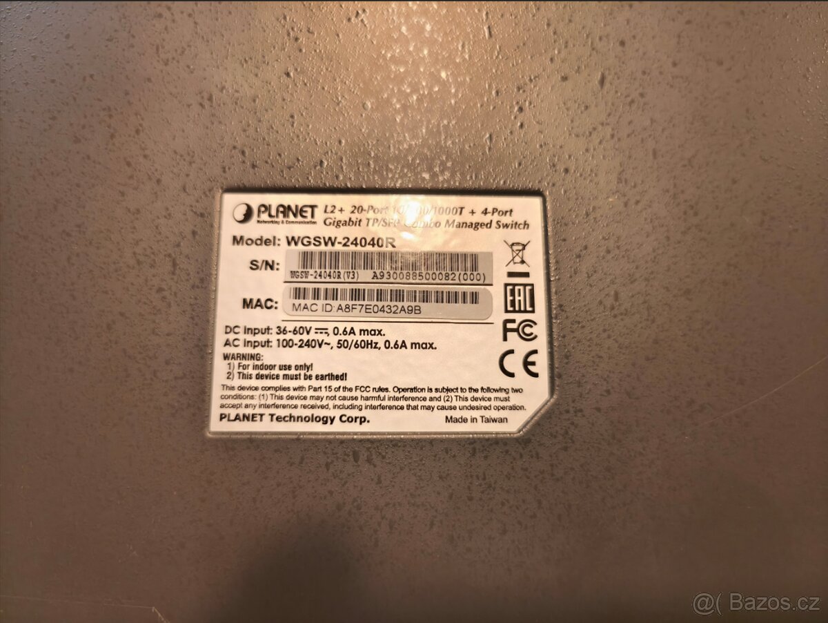 Administrovatelný, gigabitový 24 portový switch PLANET - 3