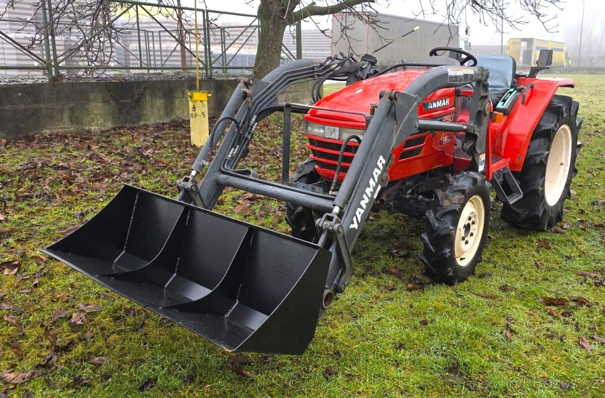 YANMAR AF250D s čelním nakladačem - 3
