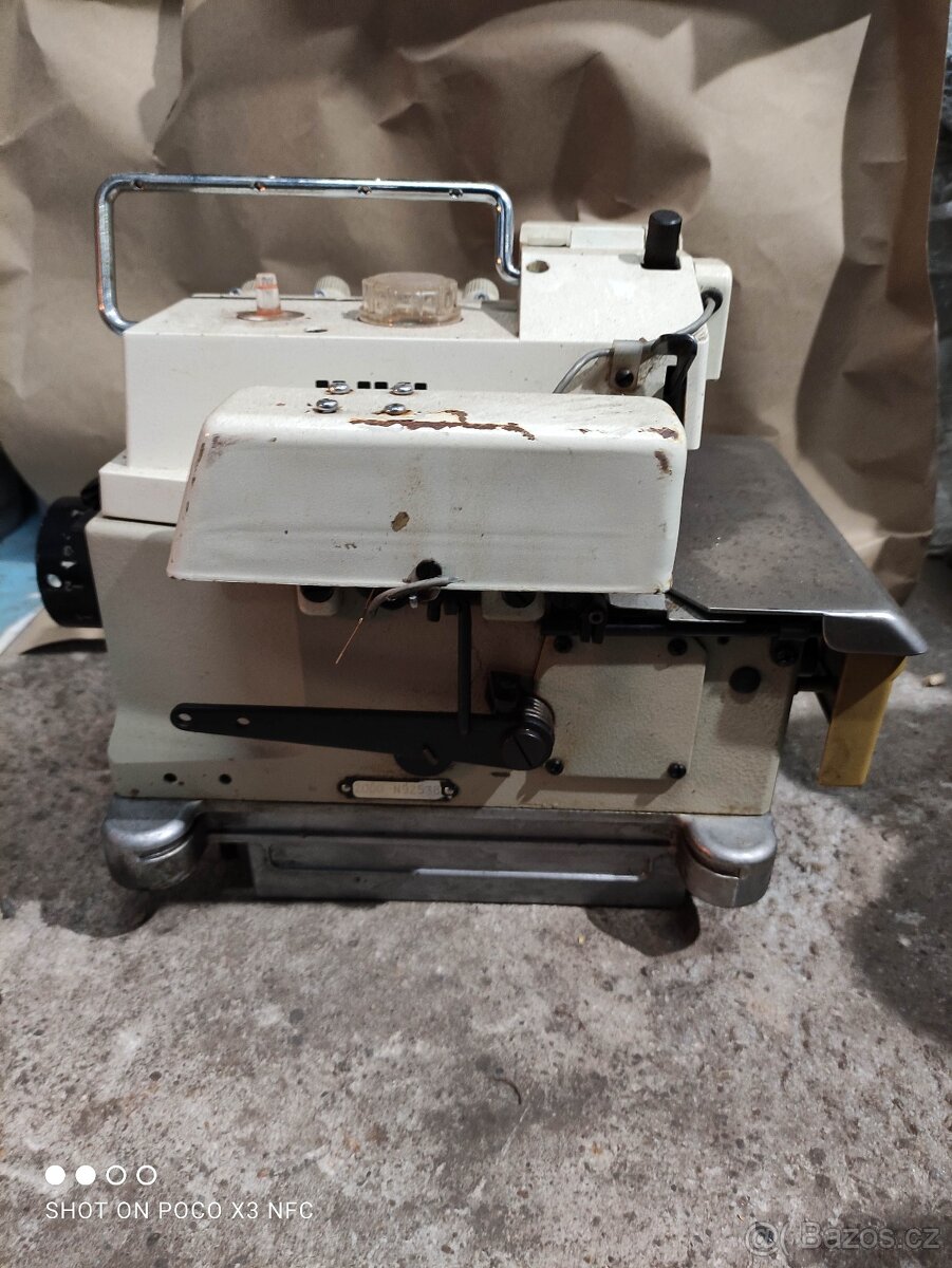 Průmyslový stroj JUKI overlok - 3