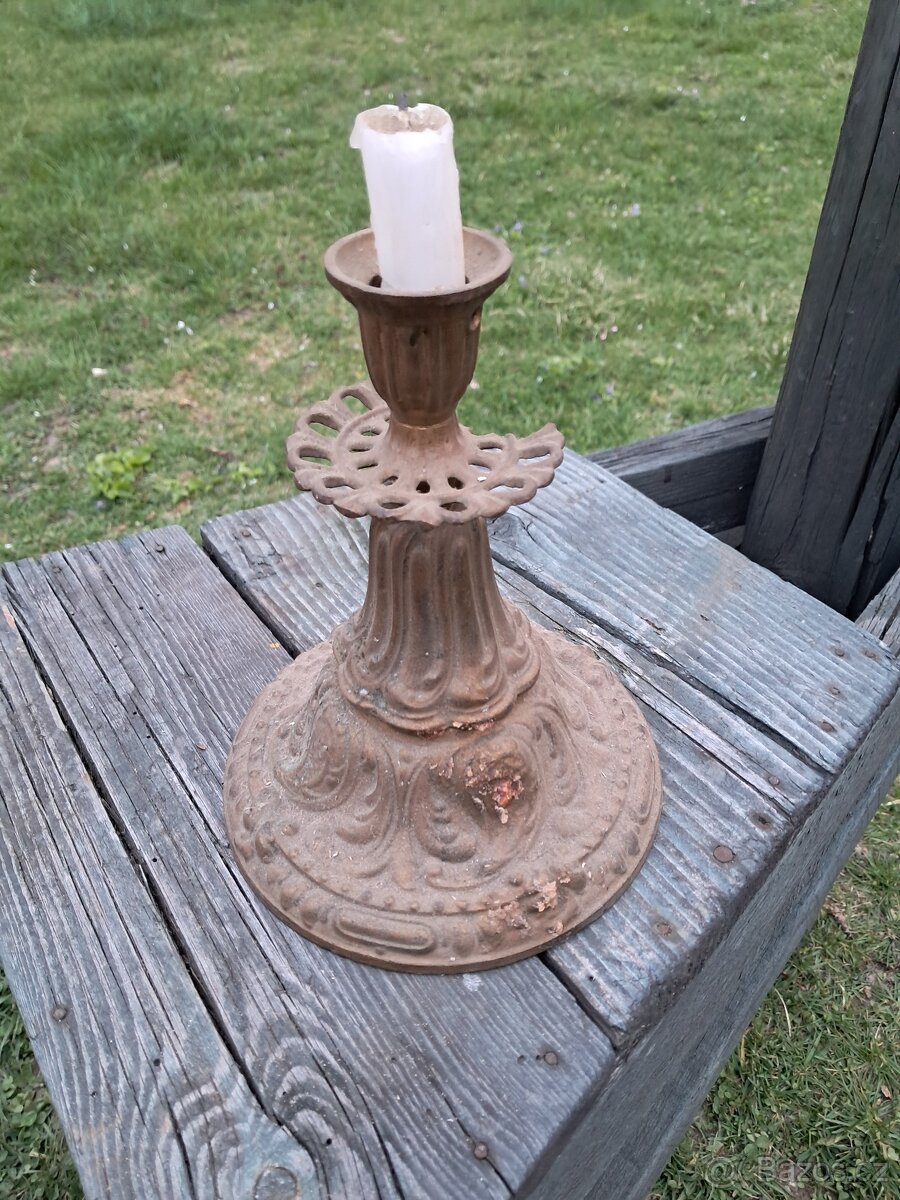 Litinový starý svícen - 3