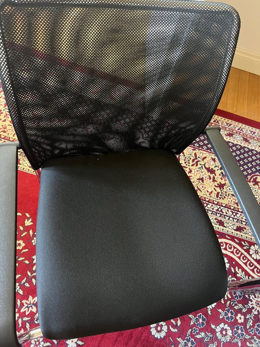 Skleněný stůl, plus 4 židle - 3