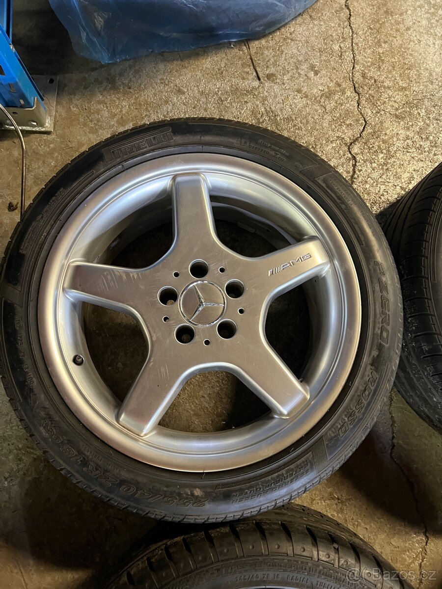 Mercedes Benz AMG kola R18 - 3