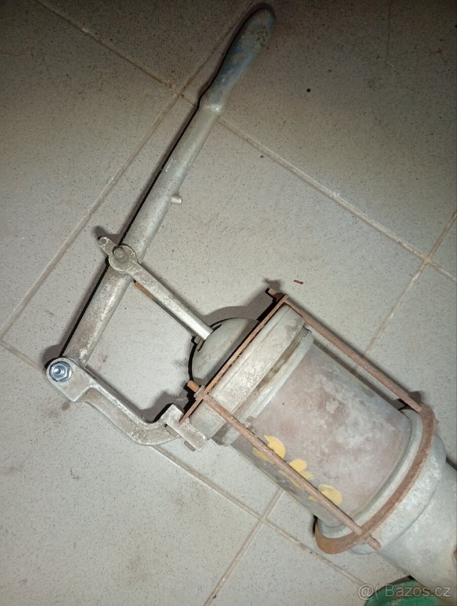 Stará ruční pumpa Drukov - 3