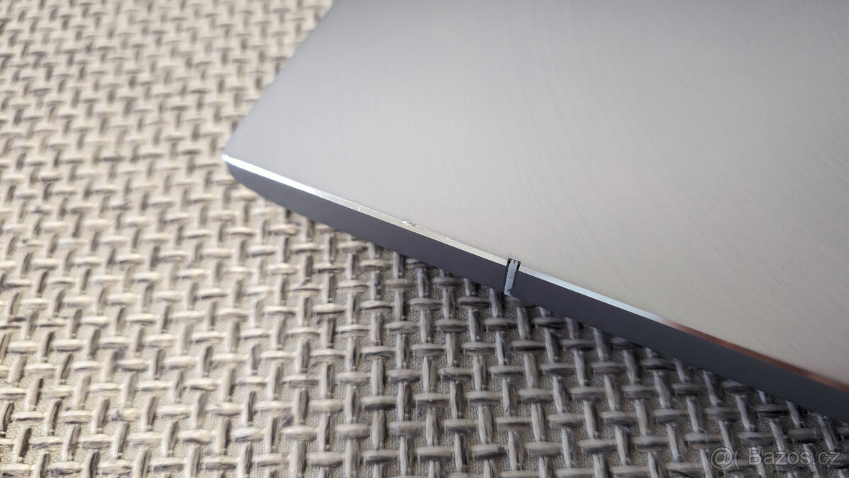 Asus Zenbook UM431D /Ryzen 5, 8GB RAM, 128GB SSD/ - 3