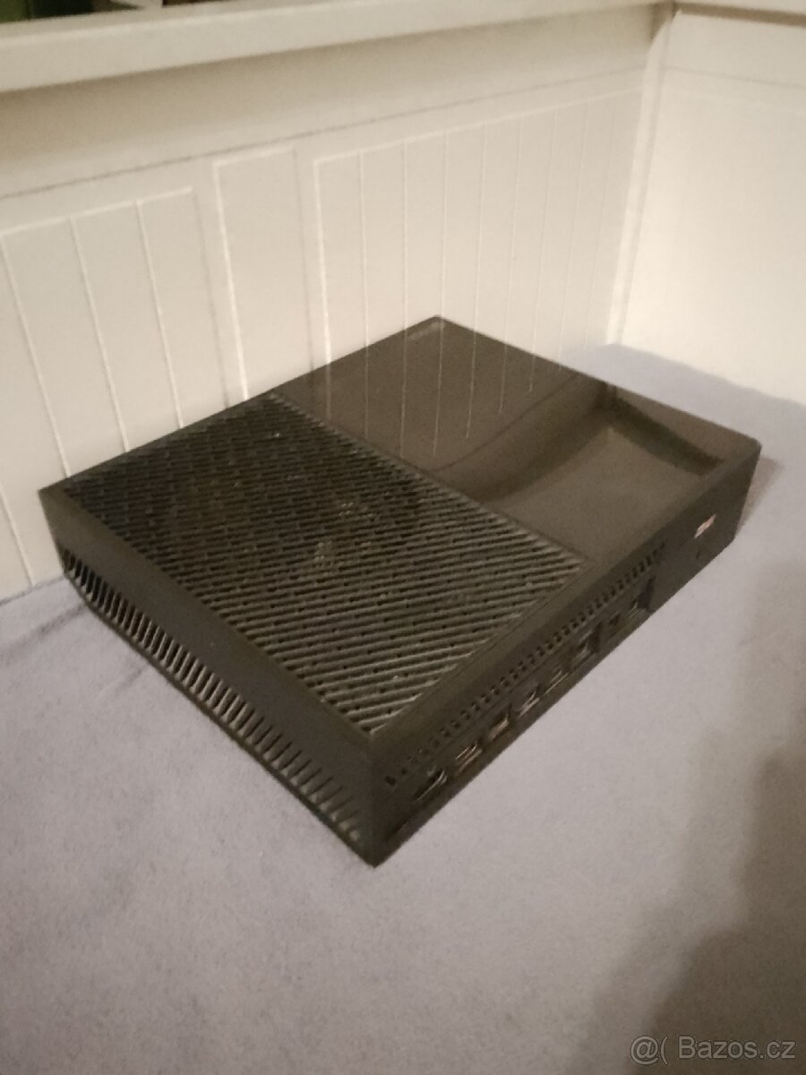 Prodám Xbox one 500gb + 2x ovladač a hra - 3