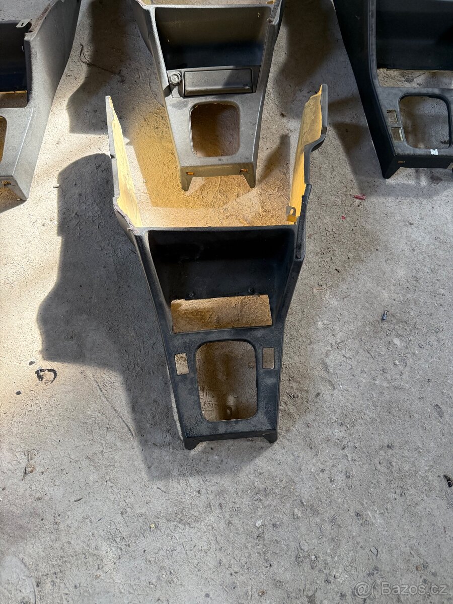 E30 - středový kryt - 3