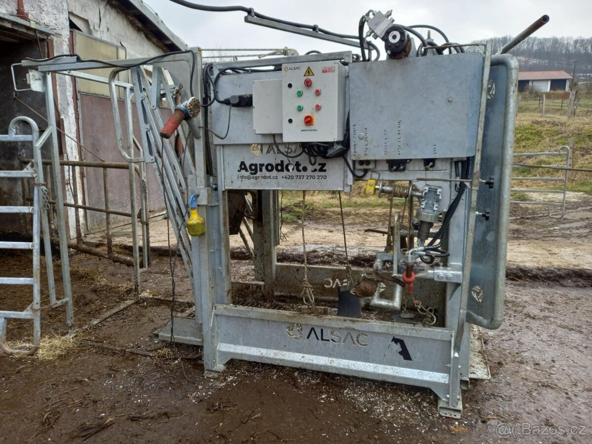 Hydraulická paznehtářská klec - 3