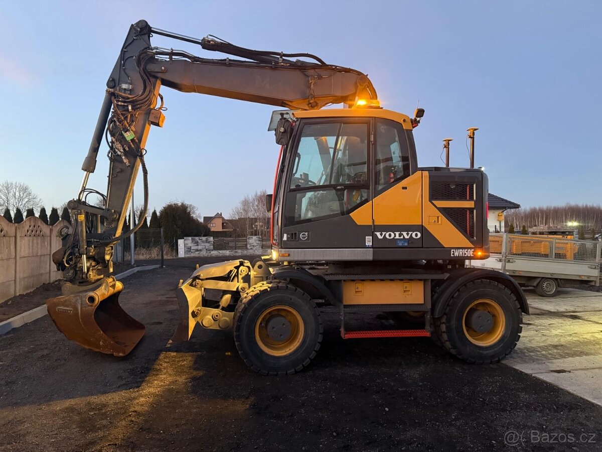 Kolový otočný bagr VOLVO 150E - 3