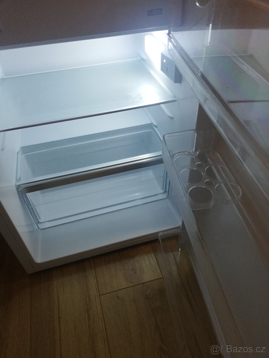 Lednička s mrazicí přihrádkou Electrolux - 3