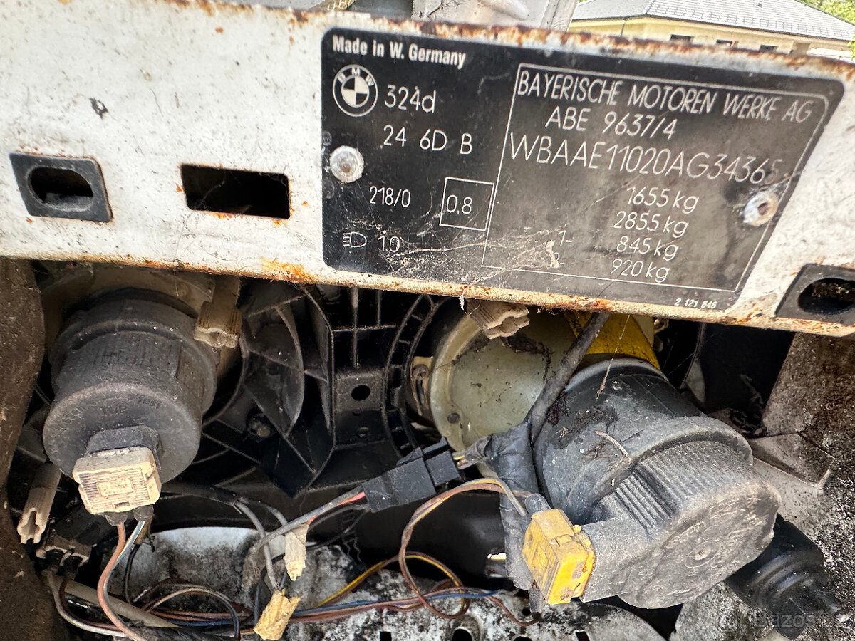 BMW 324d E30 plastak PRODEJ NÁHRÁDNÍ DÍLY - 3