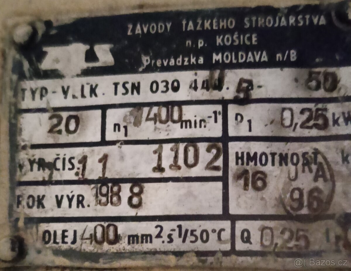Elektromotor s úhlovou šnekovou převodovkou TSN 030 444 - 3