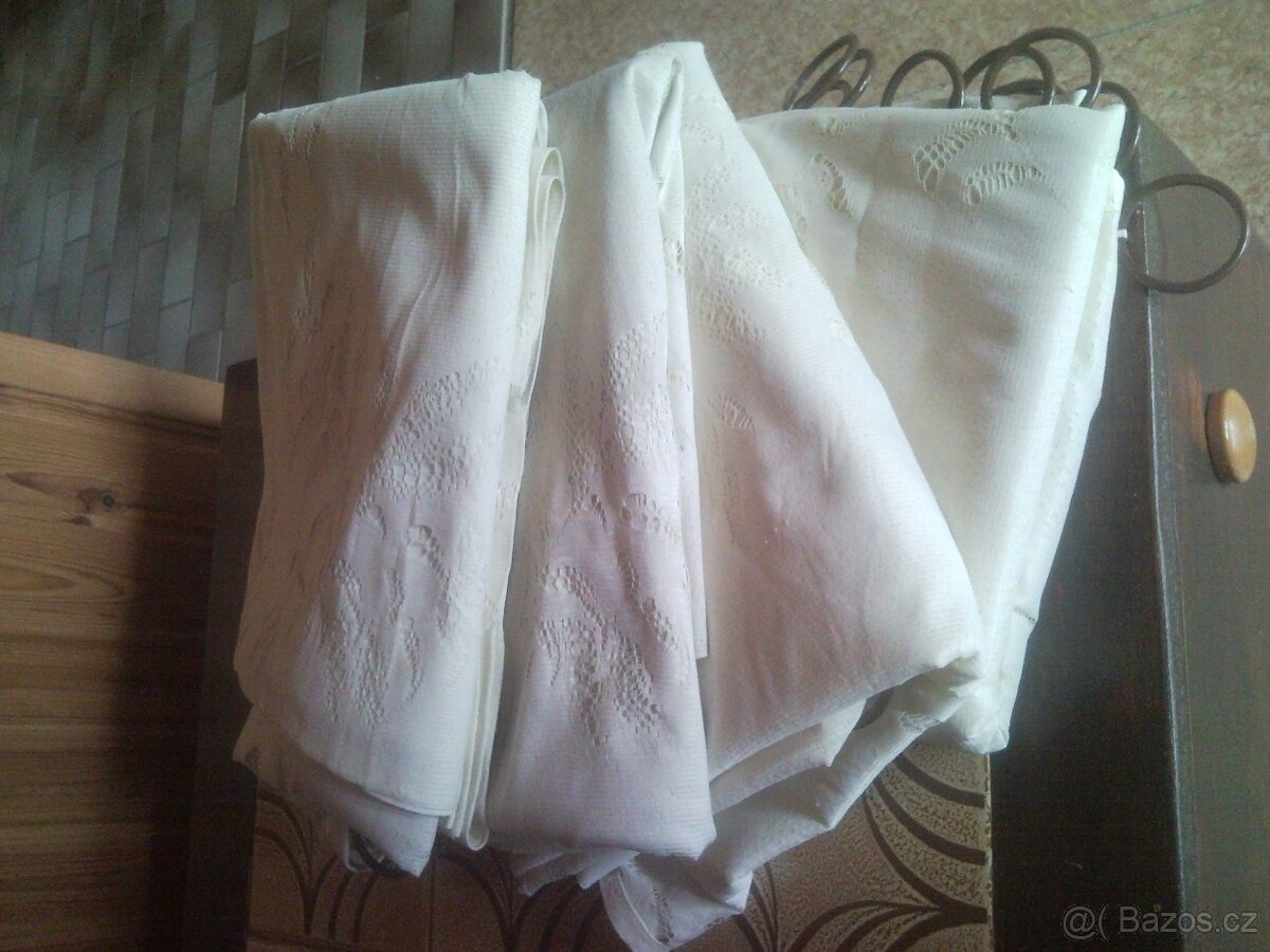 ZÁCLONA BÉŽOVÁ UŠITÁ - rozměry délka 2,5 m x šířka 3 m - 3