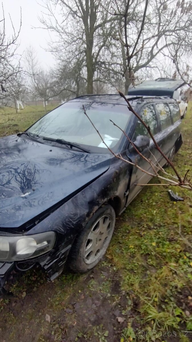 Volvo V70 2.4T - PO STŘEŠE - celek / na díly - 3