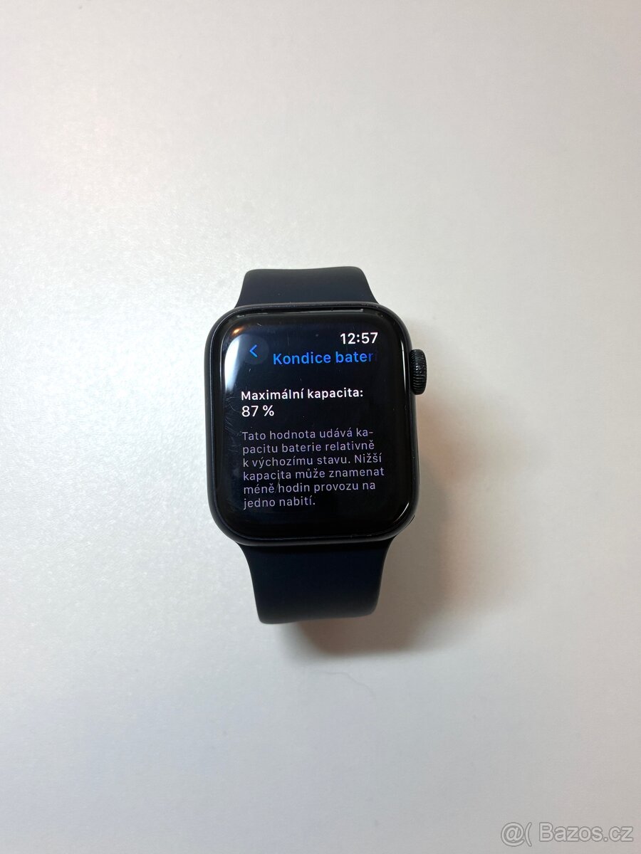 Apple watch SE (2.gen) 40mm černé - 3