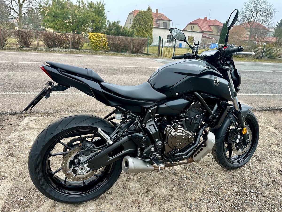 Yamaha mt 07 - 3