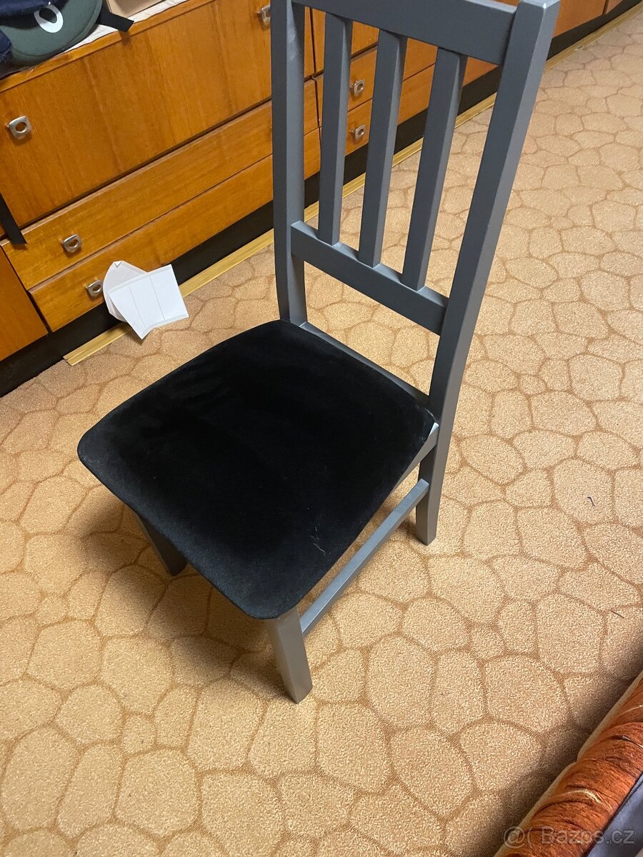 Stůl a 4 židle - 3