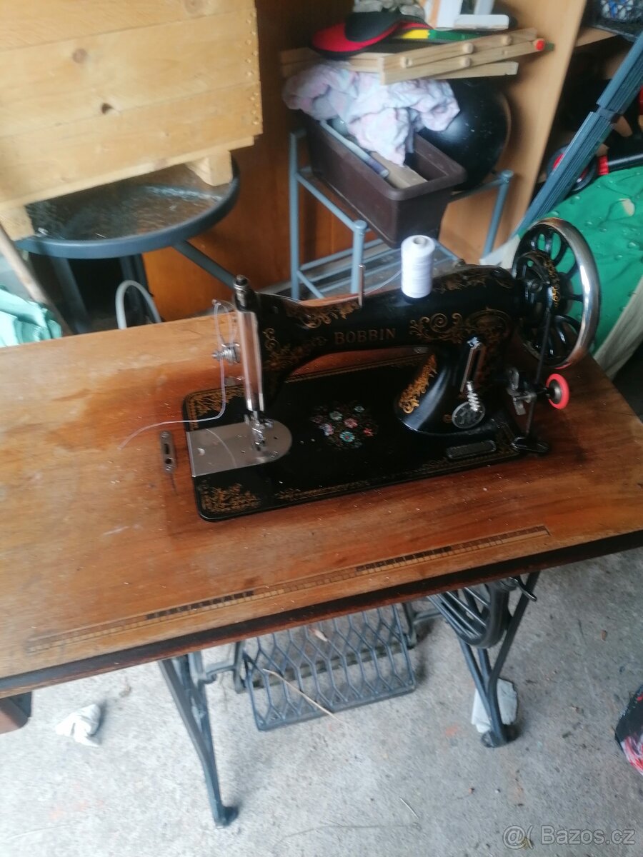 starožitný šicí stroj Bobbin. - 3