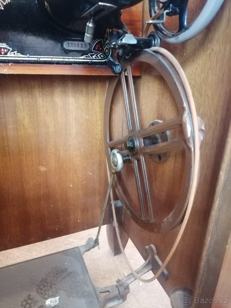 Šlapací šicí stroj Lada - 3