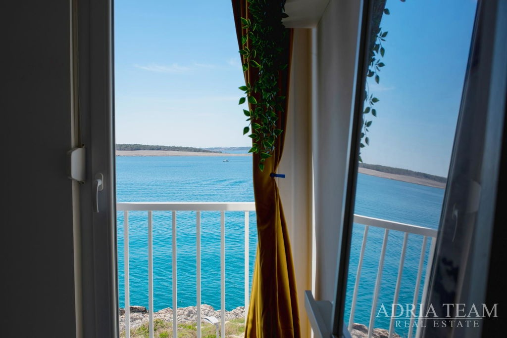CHORVATSKO- EXKLUZIVNÍ APARTMÁN – PRVNÍ ŘADA U MOŘE POVLJAN - 3