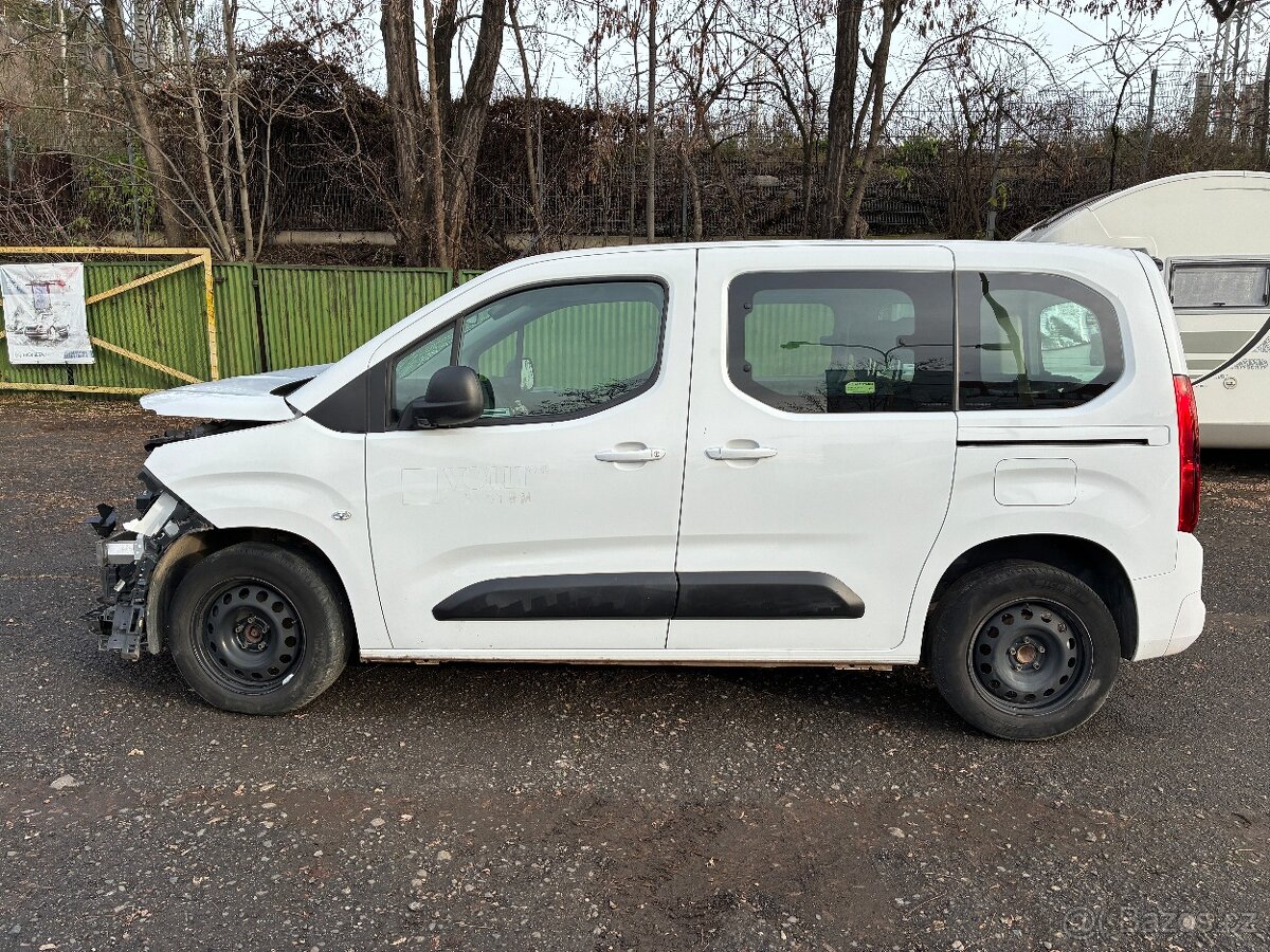 Opel Combo 1.2i Turbo 81KW r.v. 2022 ČR původ DPH - 3