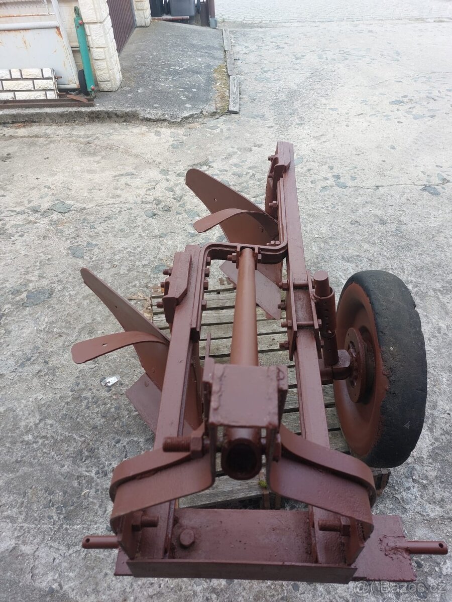 Dvou radliční pluh - 3