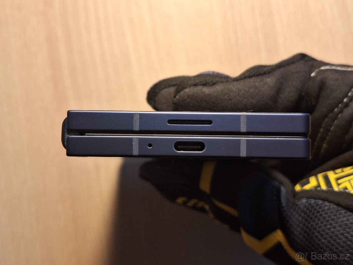 Galaxy Z Fold6 12/256GB Navy Blue, bohaté příslušenství - 3