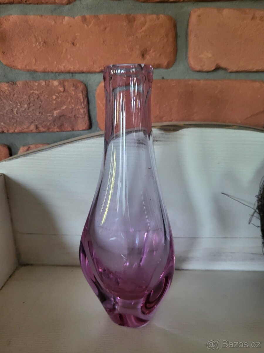 VÁZA-STAROBYLÁ- HUTNÍ SKLO FIALOVÁ- KRÁSNÝ DESIGN - 3