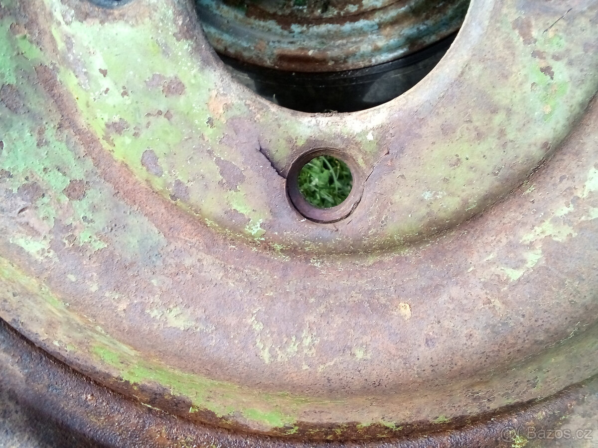 prodám staré kola 6-16 na Škodu - 3