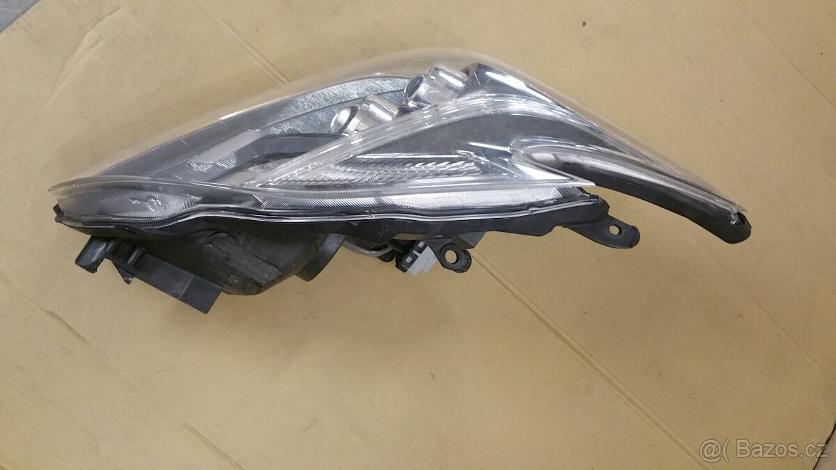 Predám na Toyotu Prius III 2013 P P Bi LED svetlomet - 3