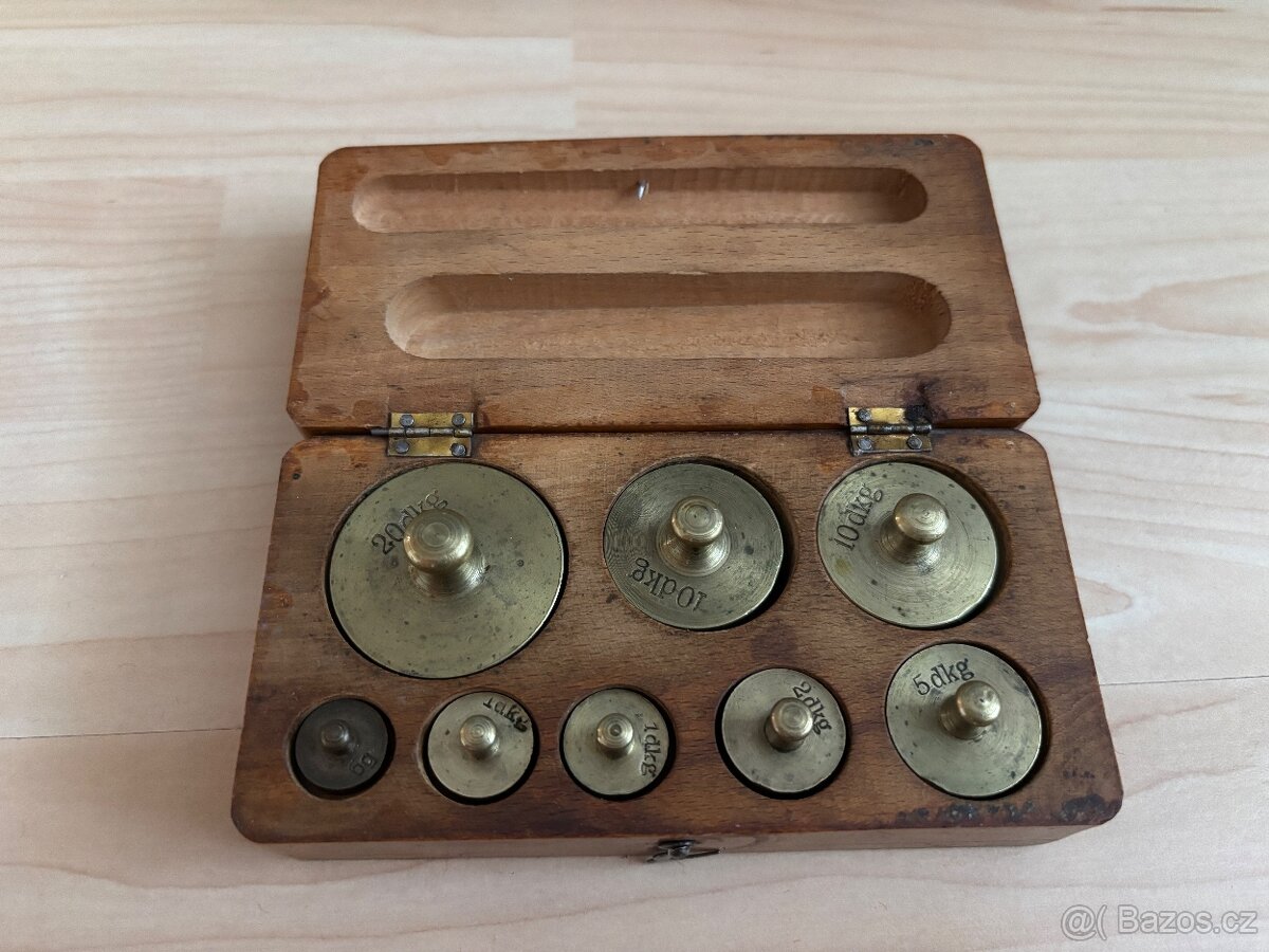 Stará váha i se závažími - 3