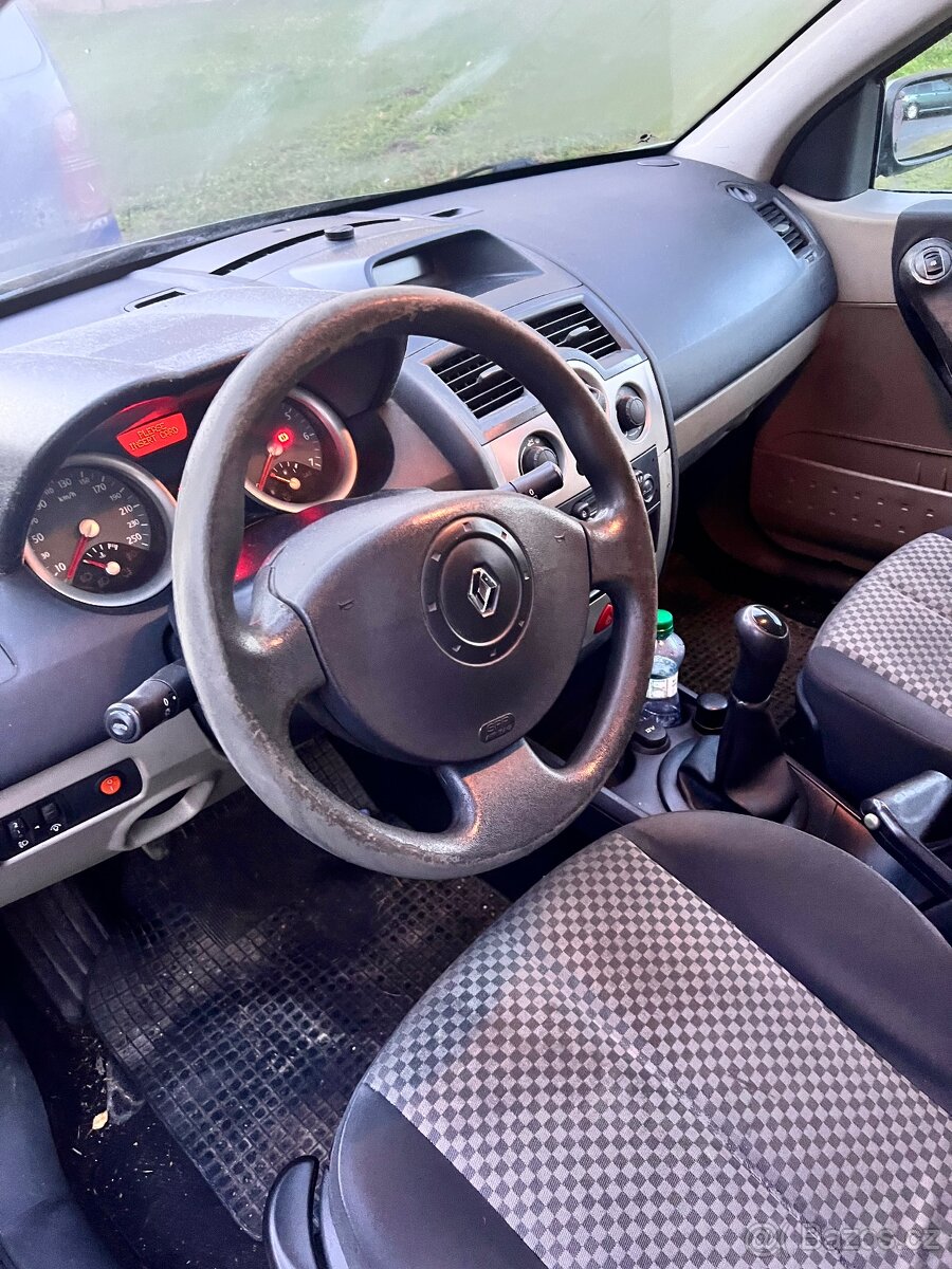 Prodám renault Mégane 2004 , úplně pojízdné , 15000 Kč - 3