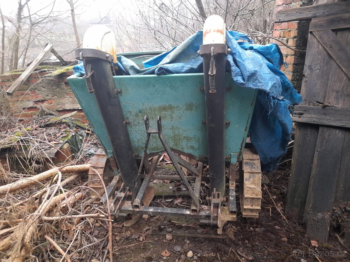 Dvouřádkový sazeč brambor REZERVACE - 3