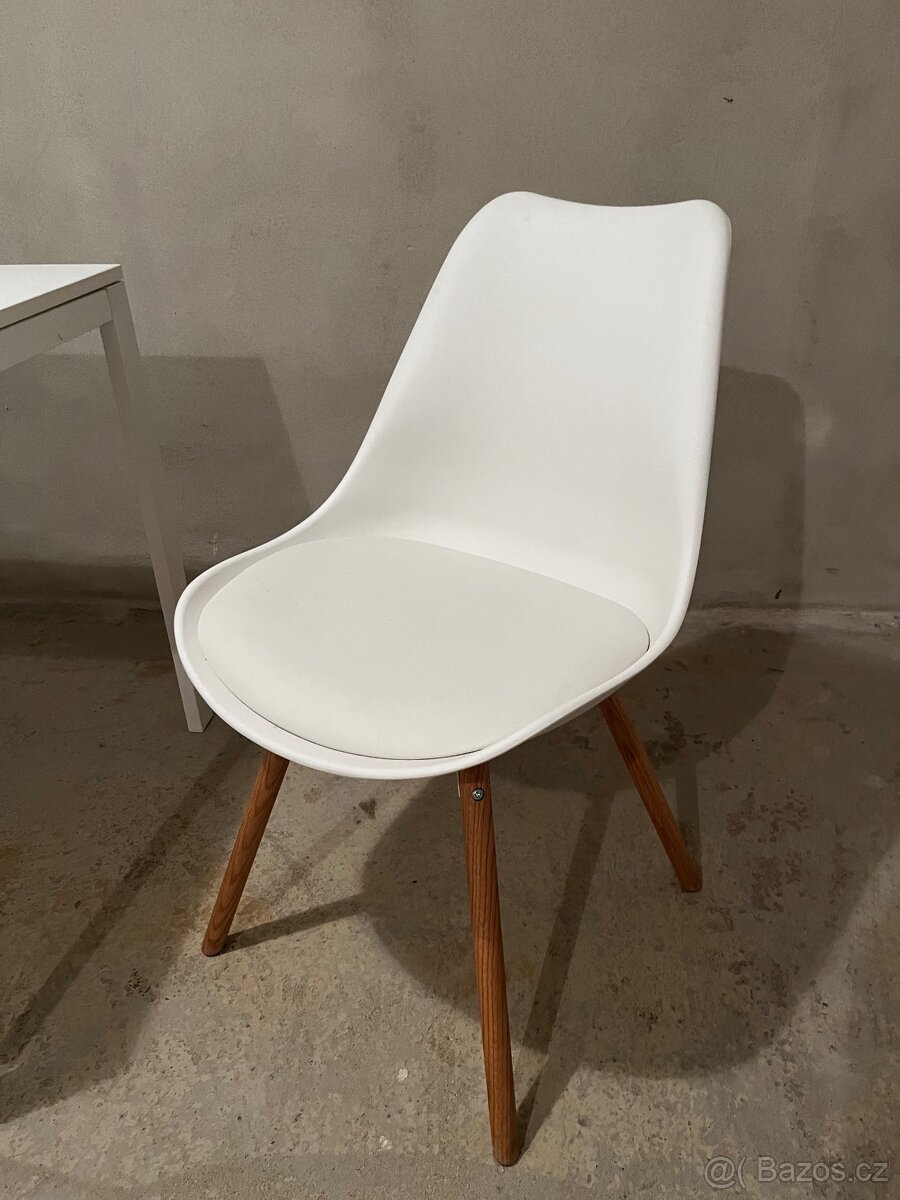 Jídelní set: Stůl IKEA VIHALS + 2 židle KASTRUP (JYSK) - 3