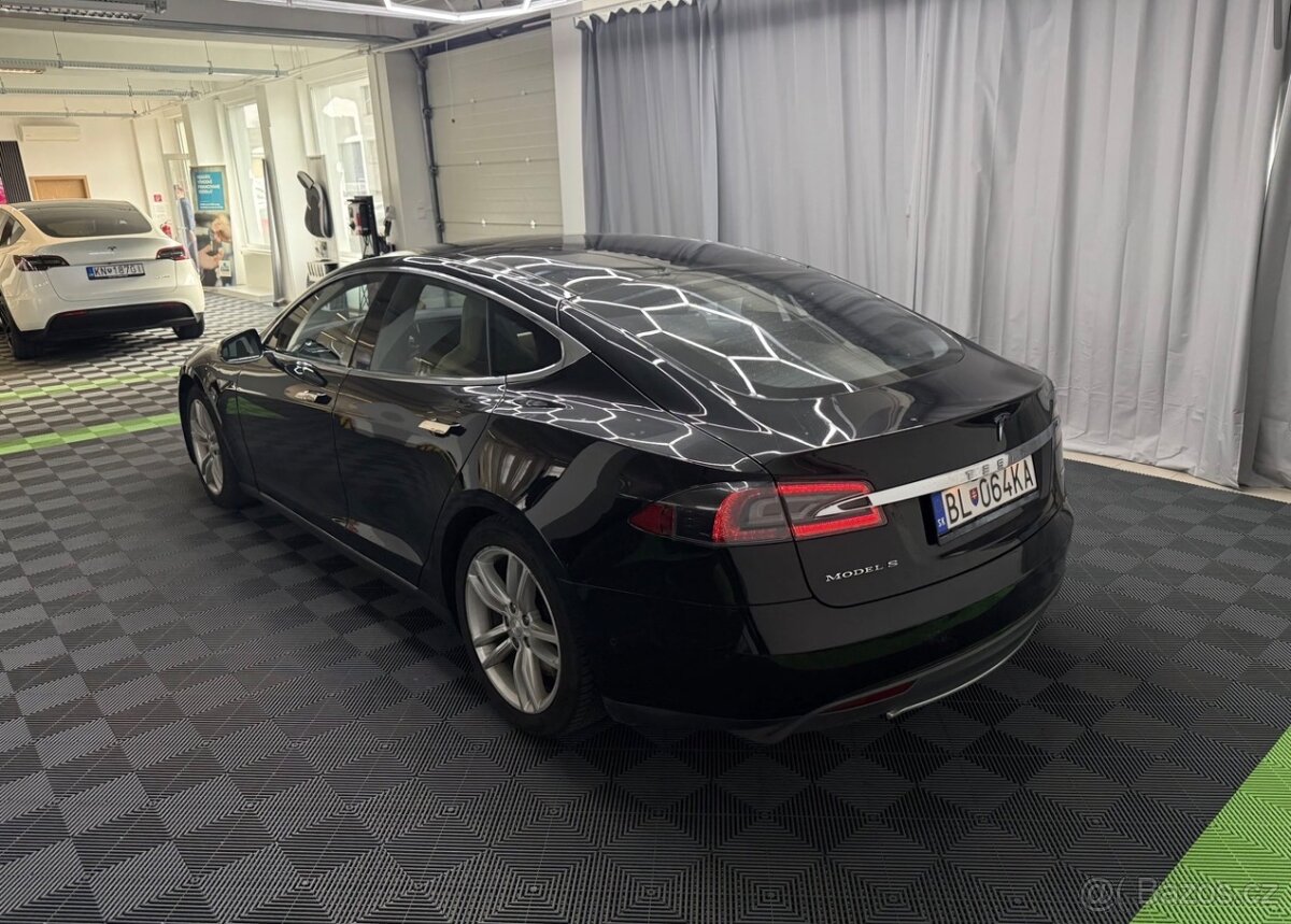 Tesla Model S Free supercharging 85D - 3