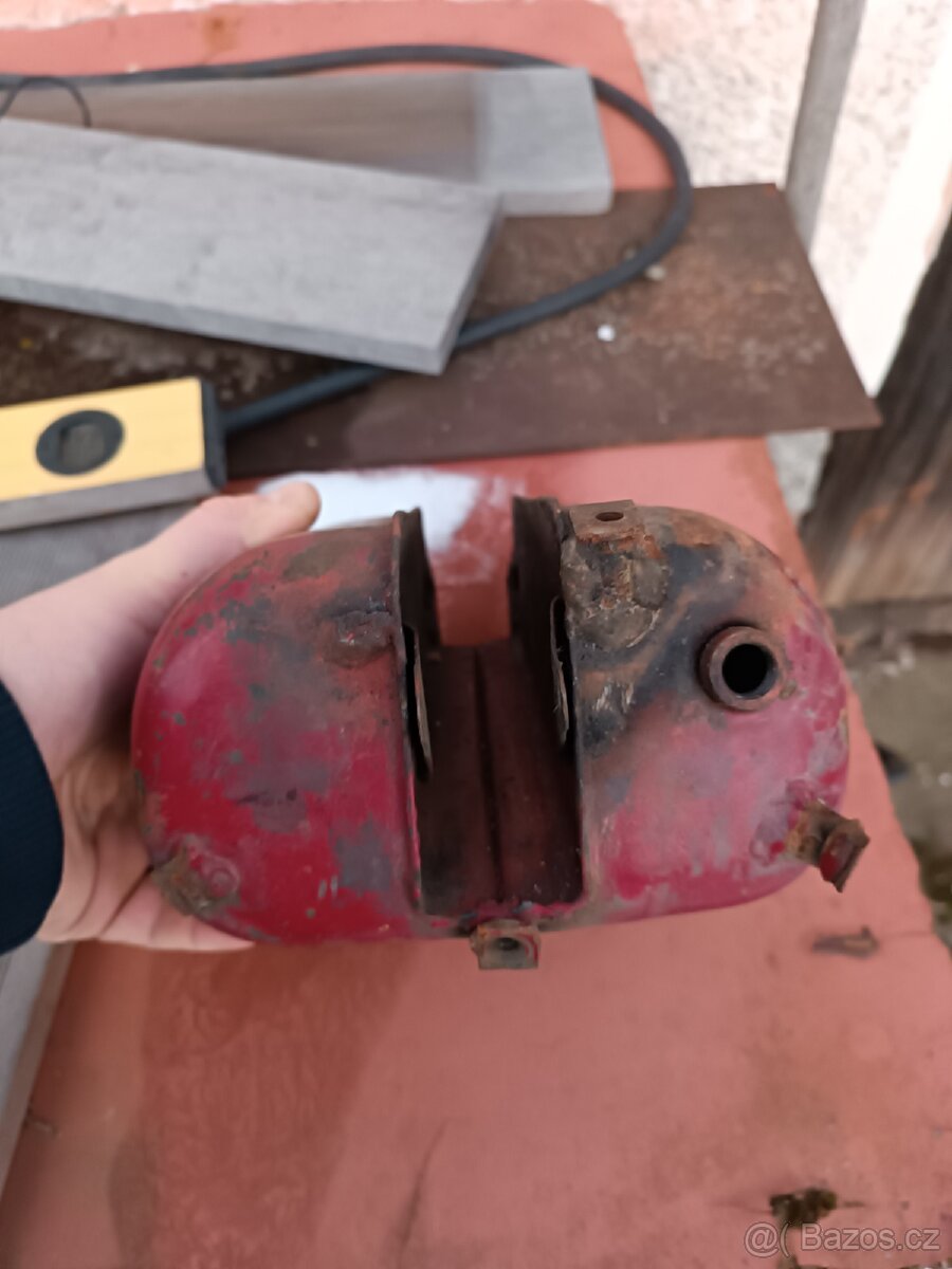 Nádrž 550/555 Pařez - 3