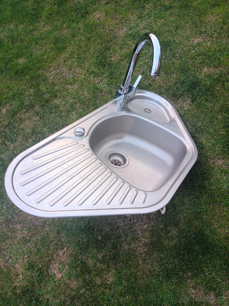 Rohový dřez FRANKE plus deska - 3