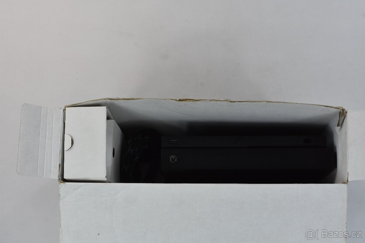 Xbox One X 1TB - 3