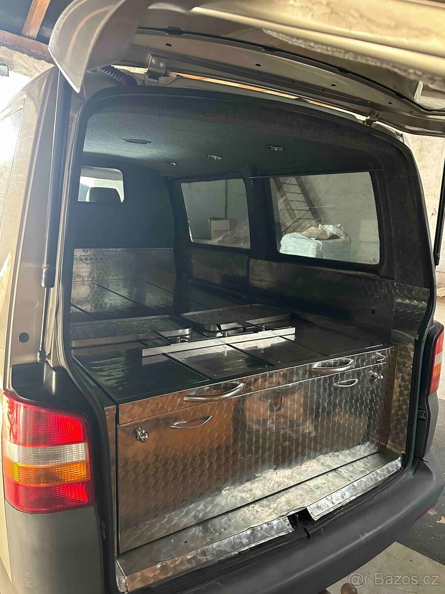 VW Transporter T5 - pohřební speciál - 3