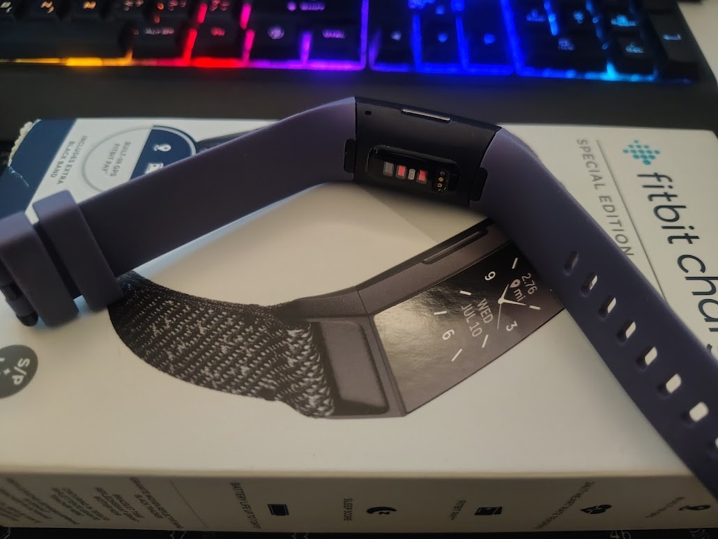 Chytrý náramek Fitbit Charge 4 - 3