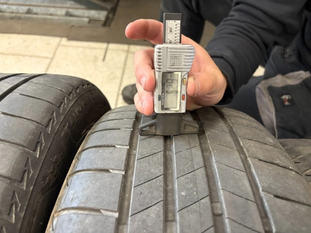 Bridgestone 225/45/18 - 3