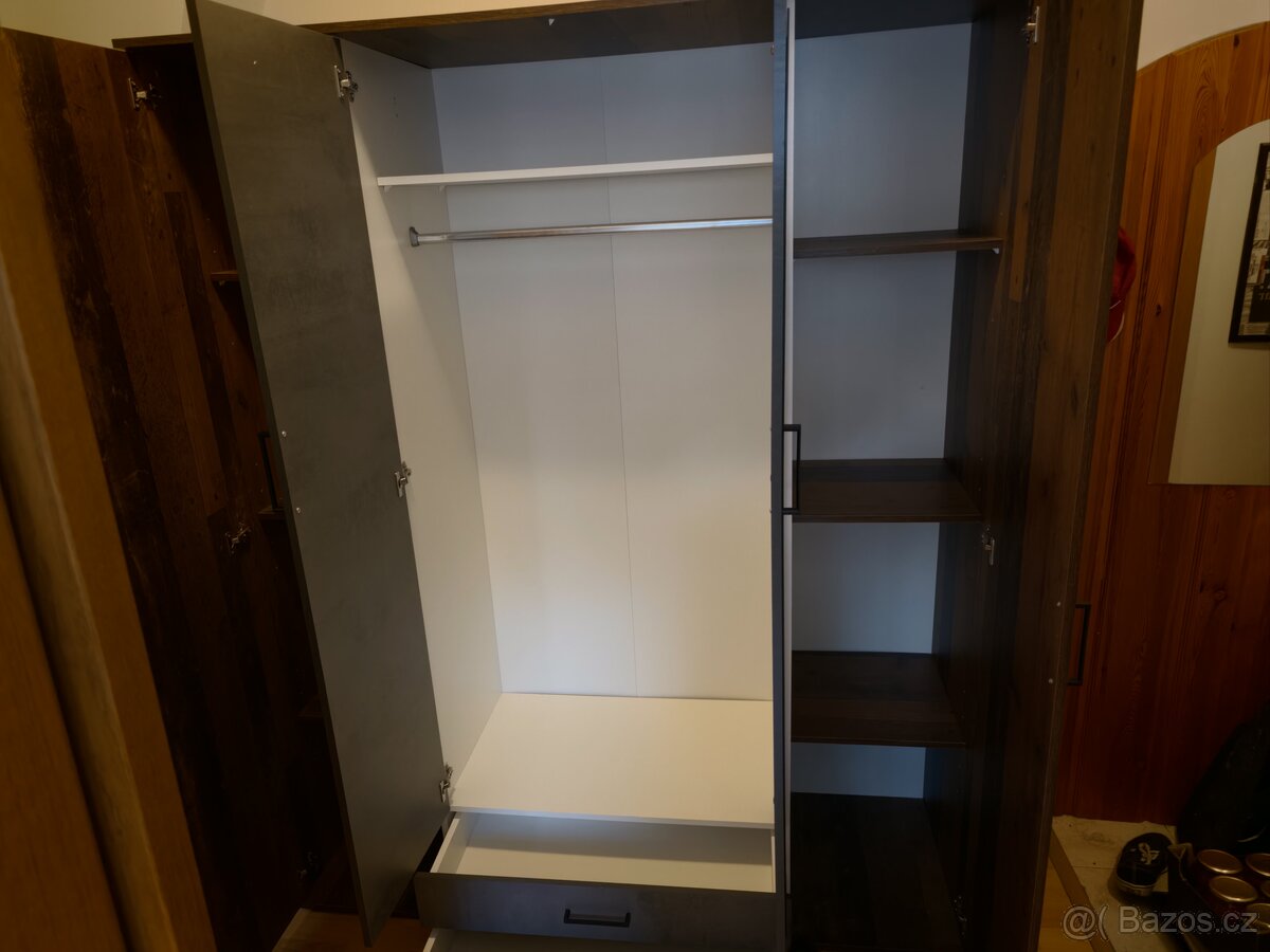 Šatní skříň - 3