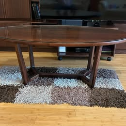 Nábytek obývací pokoj (dřevěný)+ stolek a koš na noviny - 3