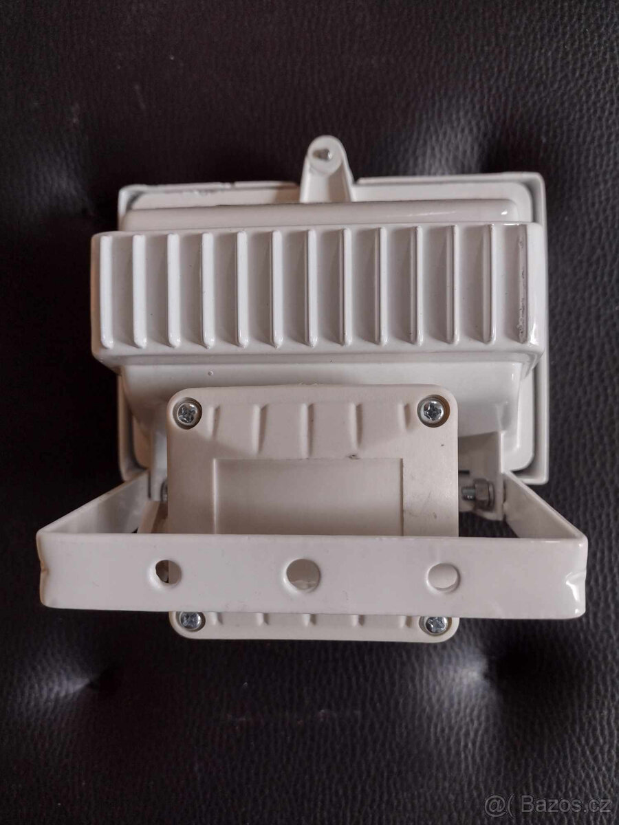 Nová venkovní halogenová svítilna - 3